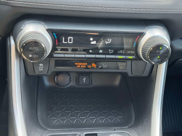 Used 2022 Toyota RAV4 XLE AWD/4WD image 34