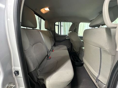 Used 2018 Nissan Frontier SV AWD/4WD image 16
