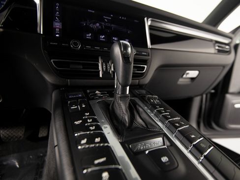 Certified 2021 Porsche Macan image 26