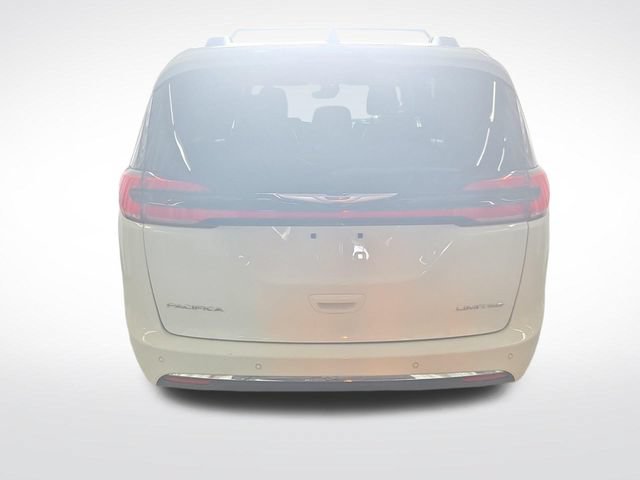 Used 2022 Chrysler Pacifica Limited FWD image 9
