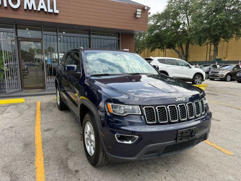 Used 2017 Jeep Grand Cherokee Laredo w/ Quick Order Package 2BE RWD image 3