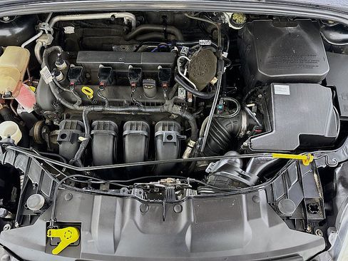 Used 2014 Ford Focus SE w/ SE Winter Package FWD image 27