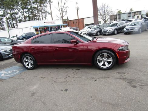 Used 2017 Dodge Charger SXT w/ Navigation & Travel Group image 10