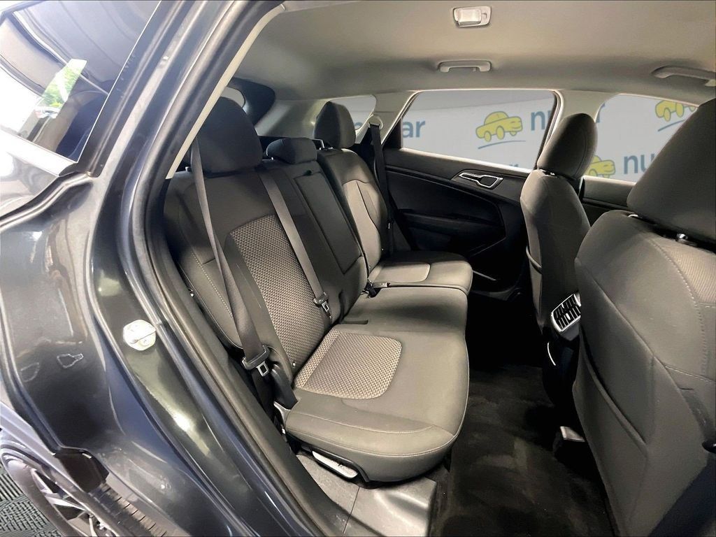 Used 2023 Kia Sportage LX AWD/4WD image 16