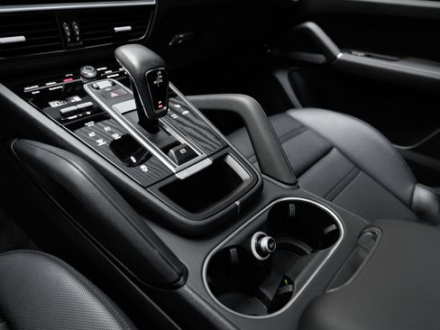 Certified 2023 Porsche Cayenne Platinum Edition AWD/4WD image 23