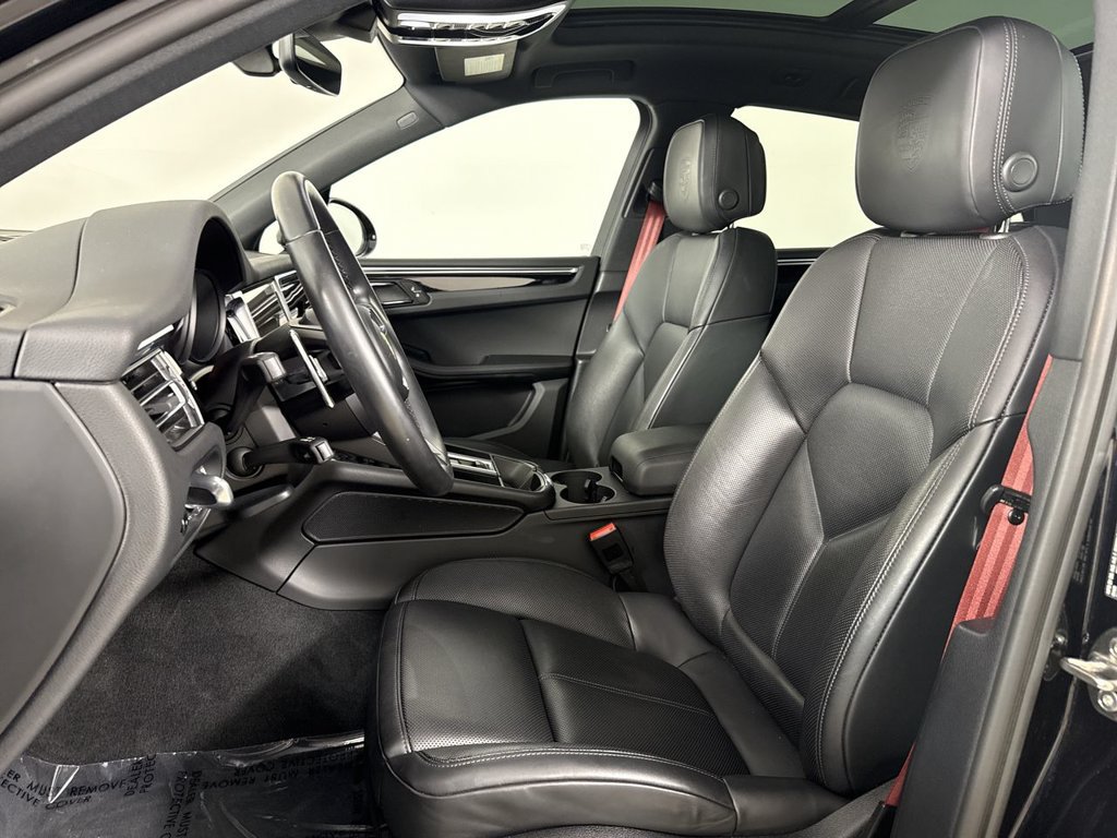 Certified 2023 Porsche Macan AWD/4WD image 5
