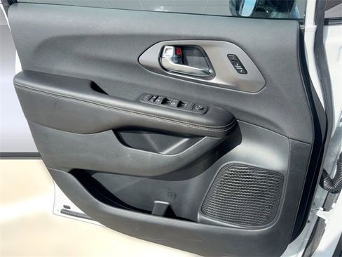 New 2026 Chrysler Pacifica Select w/ S Appearance Package image 13