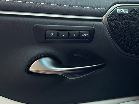 Used 2025 Lexus ES 350 Ultra Luxury w/ Accessory Package (Z2) image 12