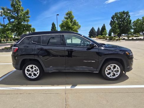 Used 2025 Jeep Compass Latitude w/ Sun & Sound Group AWD/4WD image 7