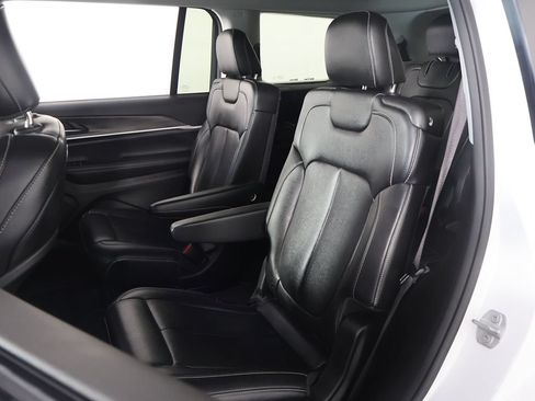 Used 2023 Jeep Grand Cherokee L Limited AWD/4WD image 33