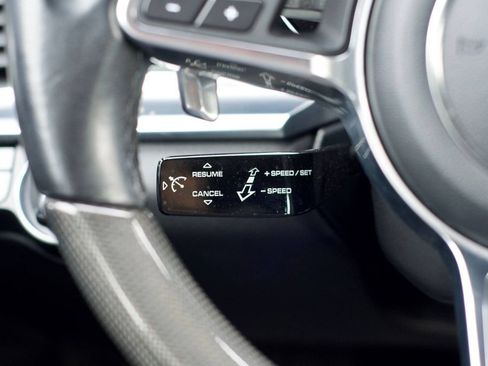 Used 2019 Porsche Panamera image 21