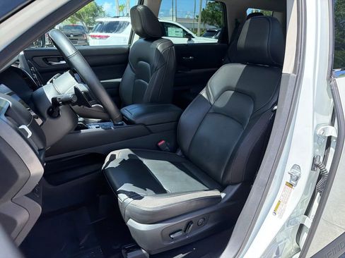 Used 2023 Nissan Pathfinder SL w/ SL Premium Package AWD/4WD image 38