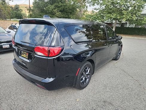 Used 2019 Chrysler Pacifica Touring Plus w/ Advanced Safetytec Group FWD image 5