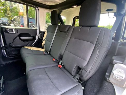 Used 2018 Jeep Wrangler Unlimited Sport S AWD/4WD image 19