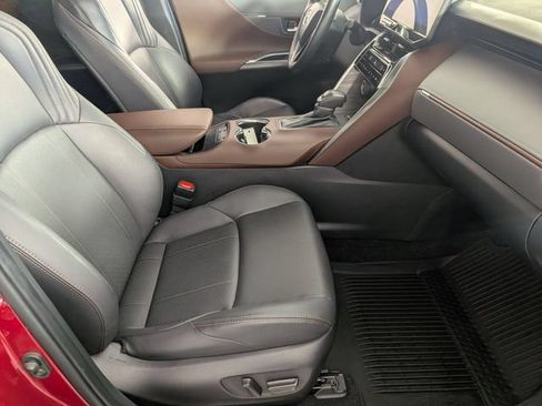 Used 2023 Toyota Venza Limited AWD/4WD image 32