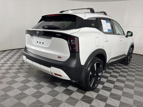 Used 2025 Nissan Kicks SR FWD image 8