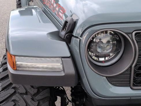 Used 2024 Jeep Gladiator Mojave AWD/4WD image 10