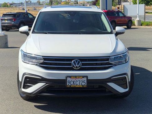 Used 2022 Volkswagen Tiguan SE image 2