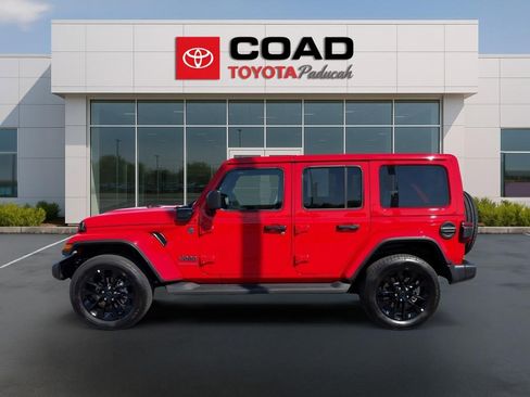 Used 2025 Jeep Wrangler Unlimited Sahara AWD/4WD image 2