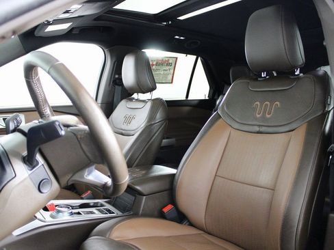 Used 2023 Ford Explorer King Ranch w/ Technology Package image 18