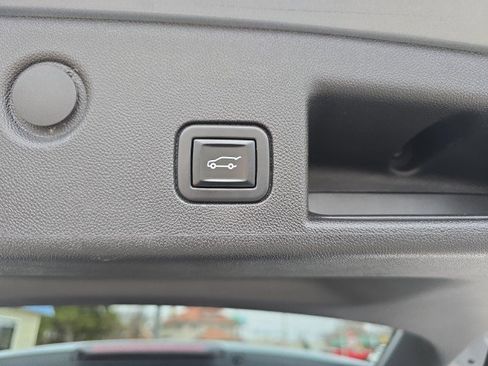 Used 2023 Chevrolet Equinox RS w/ LPO, Floor Liner Package image 39