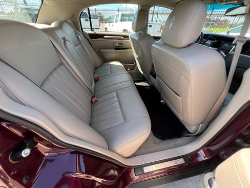 Used 2006 Lincoln Town Car Signature RWD image 86