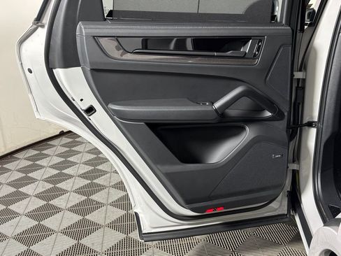 New 2026 Porsche Cayenne GTS AWD/4WD image 34