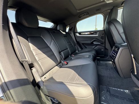 New 2025 Porsche Cayenne Coupe image 27