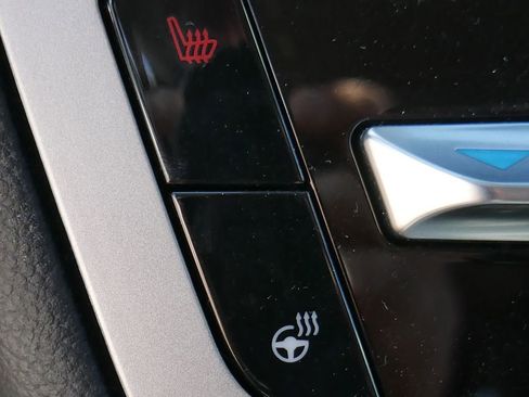 Used 2022 Ford Explorer XLT w/ Equipment Group 202A image 7