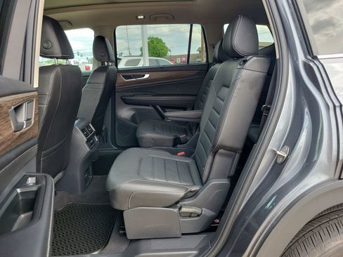 Used 2025 Volkswagen Atlas SEL AWD/4WD image 7
