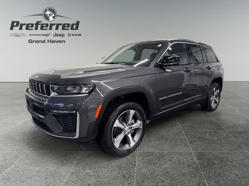 New 2026 Jeep Grand Cherokee Limited w/ Trailer Tow Package AWD/4WD image 12