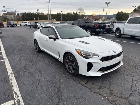 Used 2019 Kia Stinger GT2 image 8