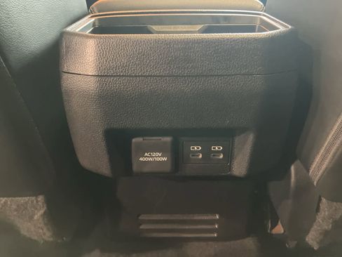 Used 2024 Toyota Tacoma Limited w/ Limited Package (LT) image 28