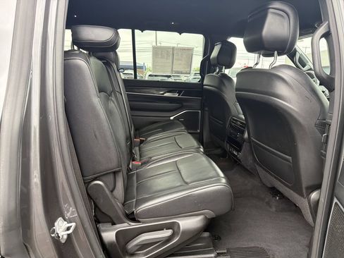Used 2023 Jeep Wagoneer 4WD w/ Convenience Group I image 18
