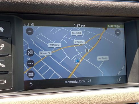 Used 2016 Jaguar XF Prestige image 34