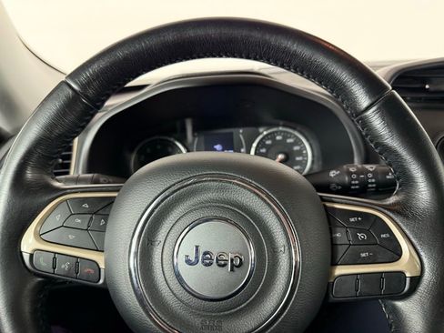 Used 2017 Jeep Renegade Latitude image 24