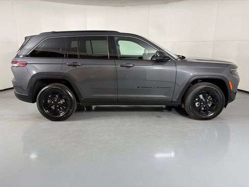 New 2026 Jeep Grand Cherokee Altitude RWD image 9