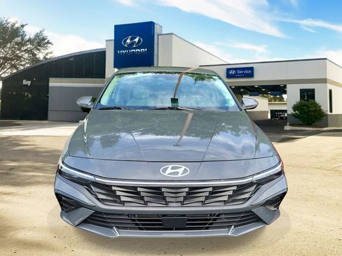 Certified 2024 Hyundai Elantra Limited FWD image 2