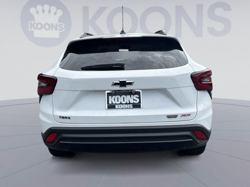 New 2026 Chevrolet Trax RS w/ Sunroof Package FWD image 4