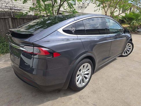 Used 2018 Tesla Model X 75D AWD/4WD image 2