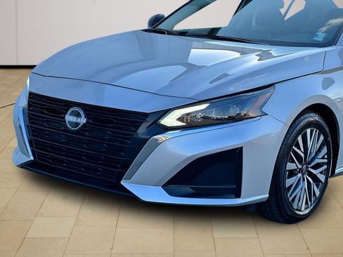Used 2024 Nissan Altima 2.5 SV FWD image 35