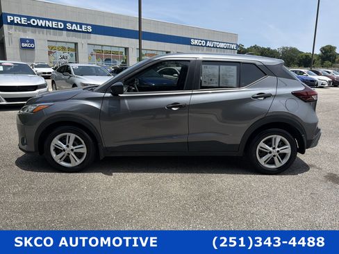 Used 2023 Nissan Kicks S FWD image 2