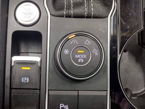 Certified 2023 Volkswagen Atlas SEL AWD/4WD image 35