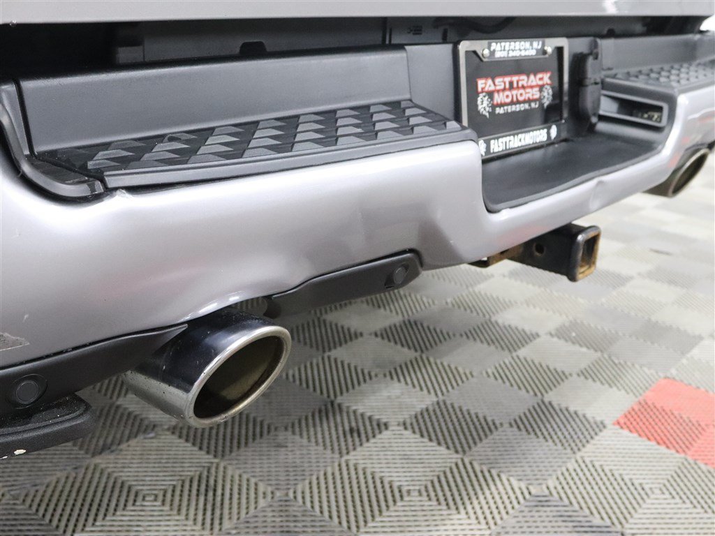 Used 2021 RAM 1500 Laramie AWD/4WD image 10