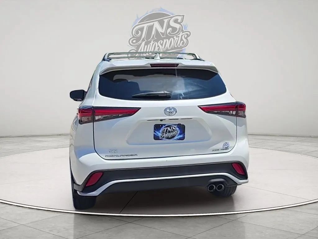 Used 2021 Toyota Highlander XSE AWD/4WD image 4