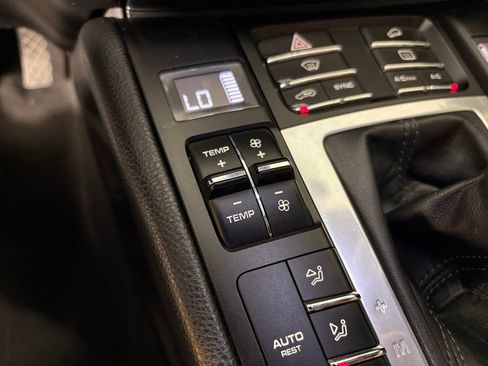 Used 2018 Porsche Macan AWD/4WD image 33