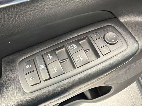 Used 2016 Jeep Grand Cherokee Limited image 13