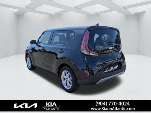 Used 2025 Kia Soul LX w/ LX Technology Package FWD image 5