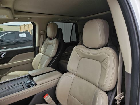 Used 2023 Lincoln Navigator Reserve AWD/4WD image 13