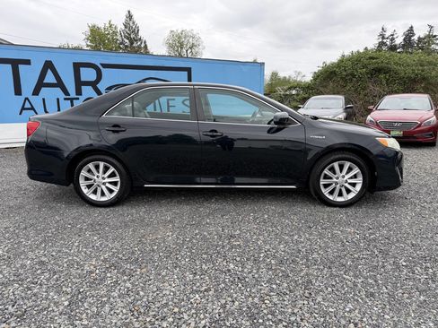 Used 2012 Toyota Camry XLE w/ Leather Pkg FWD image 2